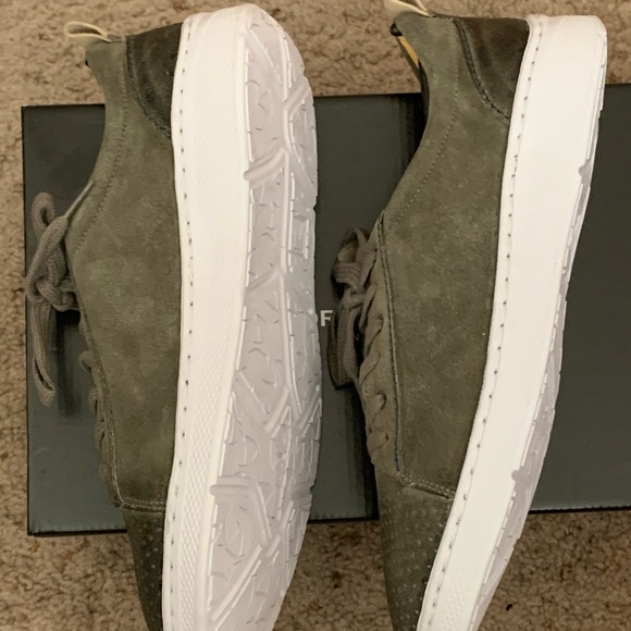 Sneakers - Picture 2 of 5